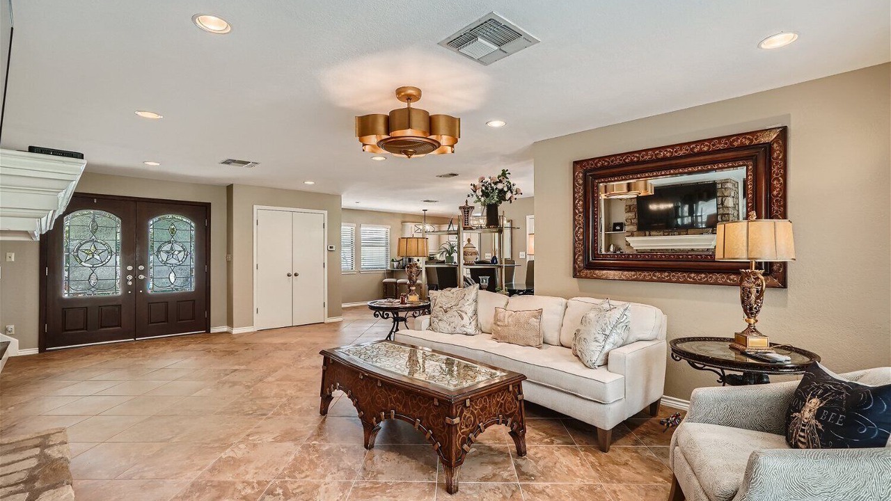 Photo of Livingroom in Horseshoe Bay West