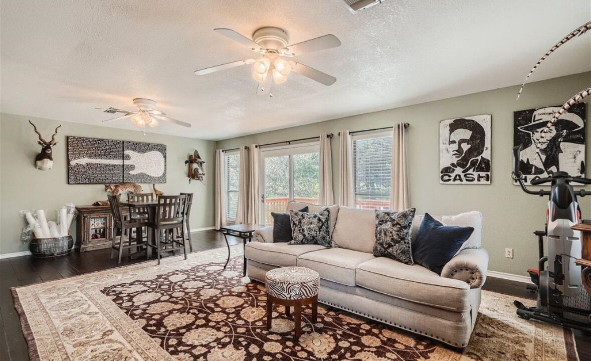 Photo of Livingroom in Horseshoe Bay West