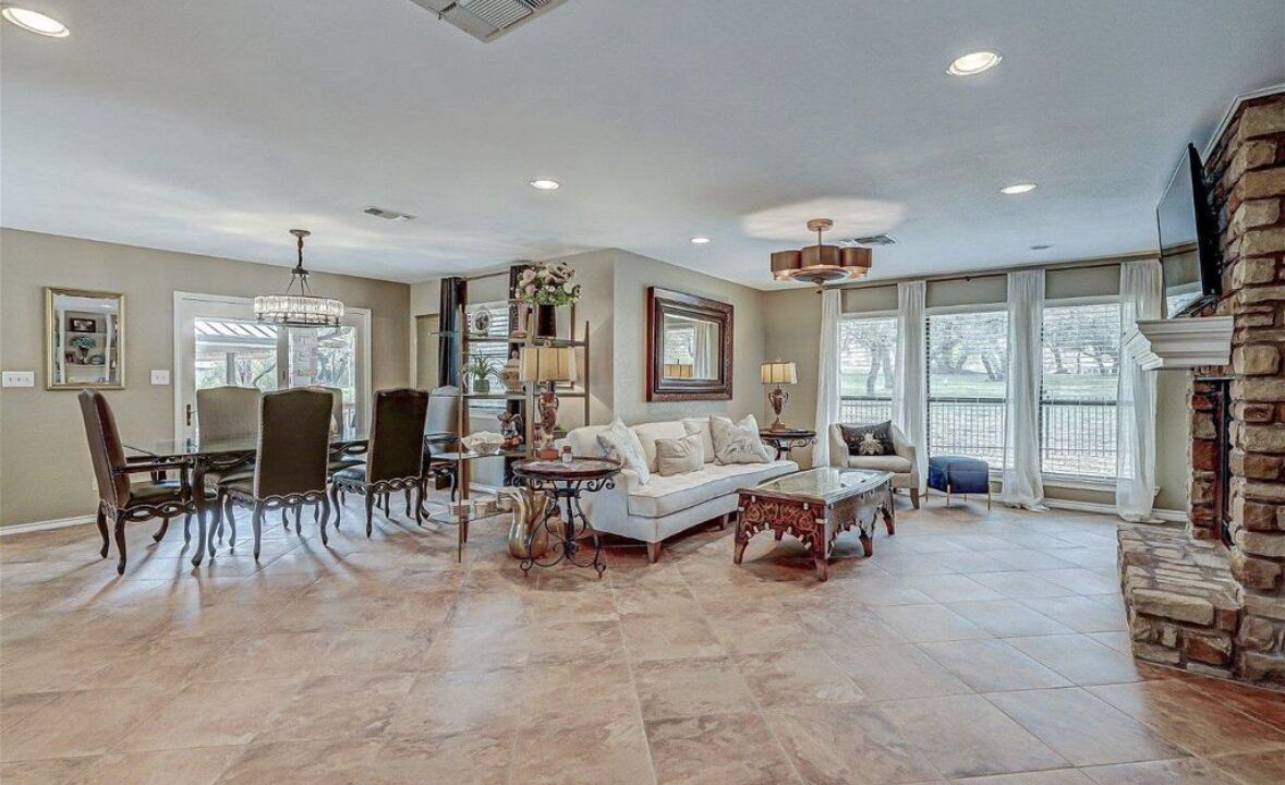 Photo of Livingroom in Horseshoe Bay West