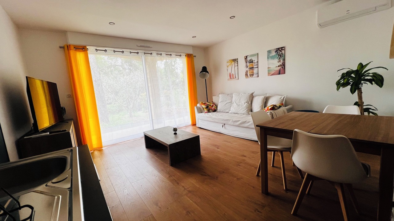 Photo of Livingroom in Saint-Clement-de-Riviere