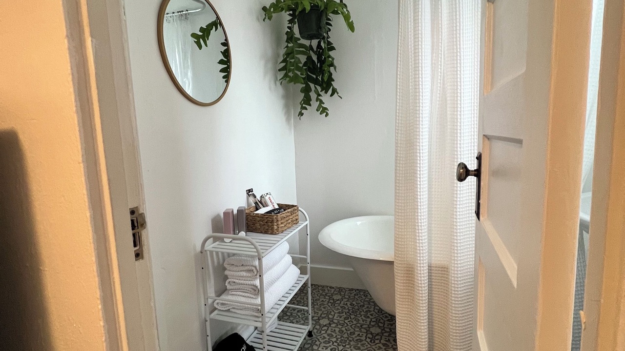 Photo of Bathroom in Depot Bench