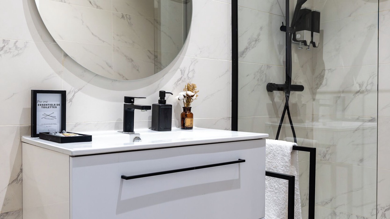 Photo of Bathroom in Beziers City Centre
