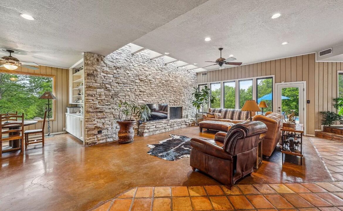 Photo of Livingroom in Annetta North