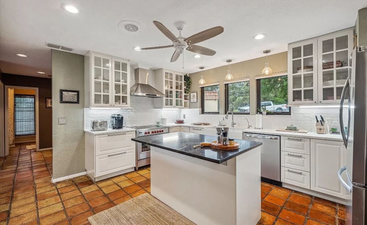 Photo of Kitchen in Annetta North