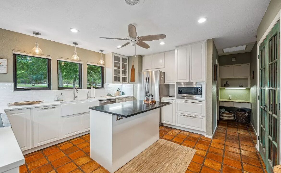 Photo of Kitchen in Annetta North