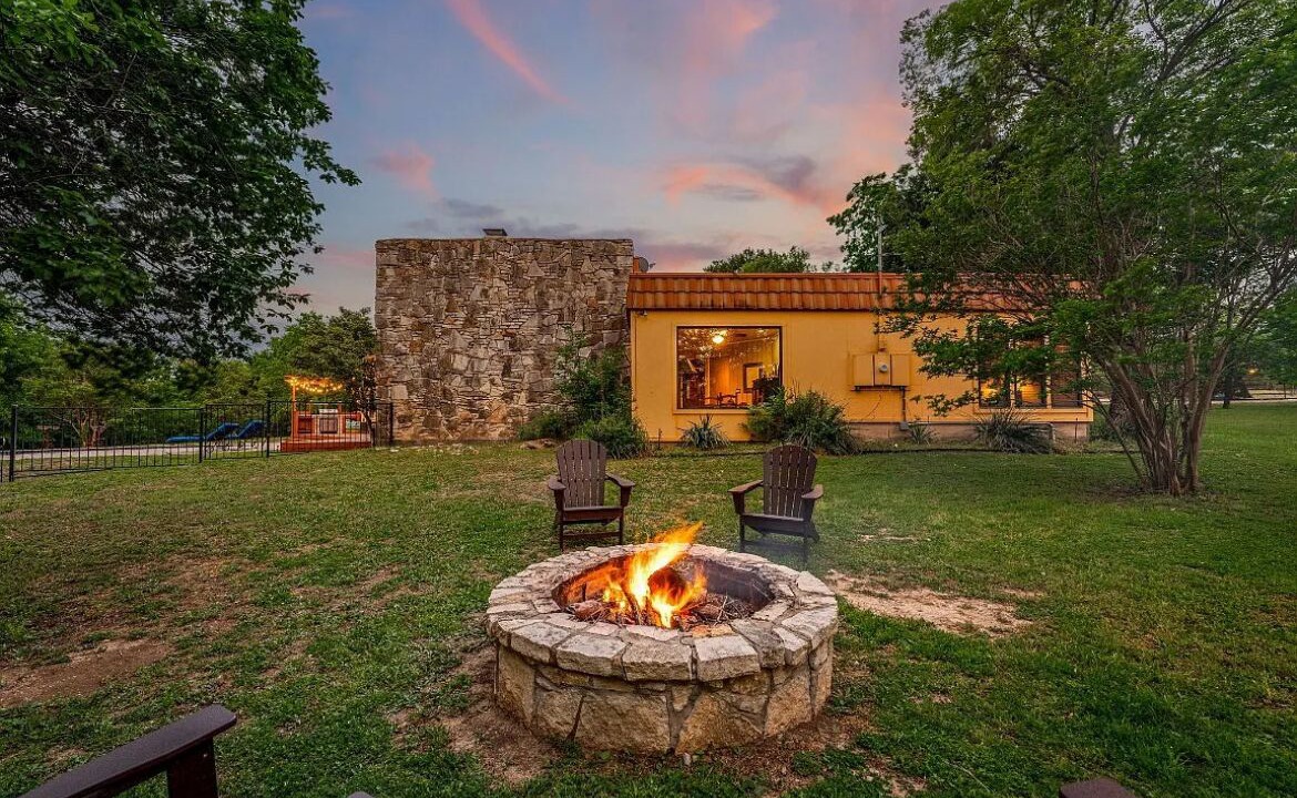Photo of Outdoor in Annetta North
