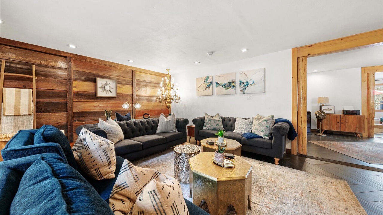 Photo of Livingroom in Hancock