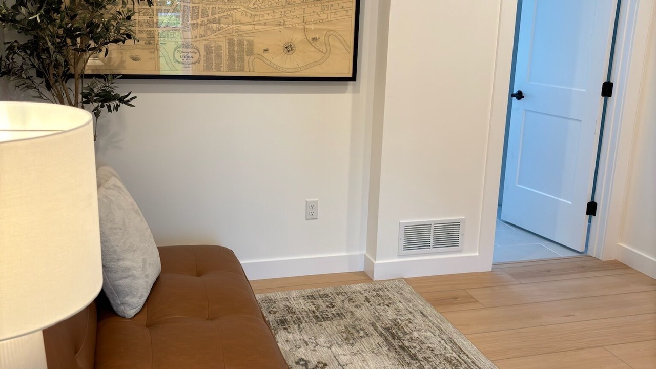 Photo of Livingroom in Town of Kirkland