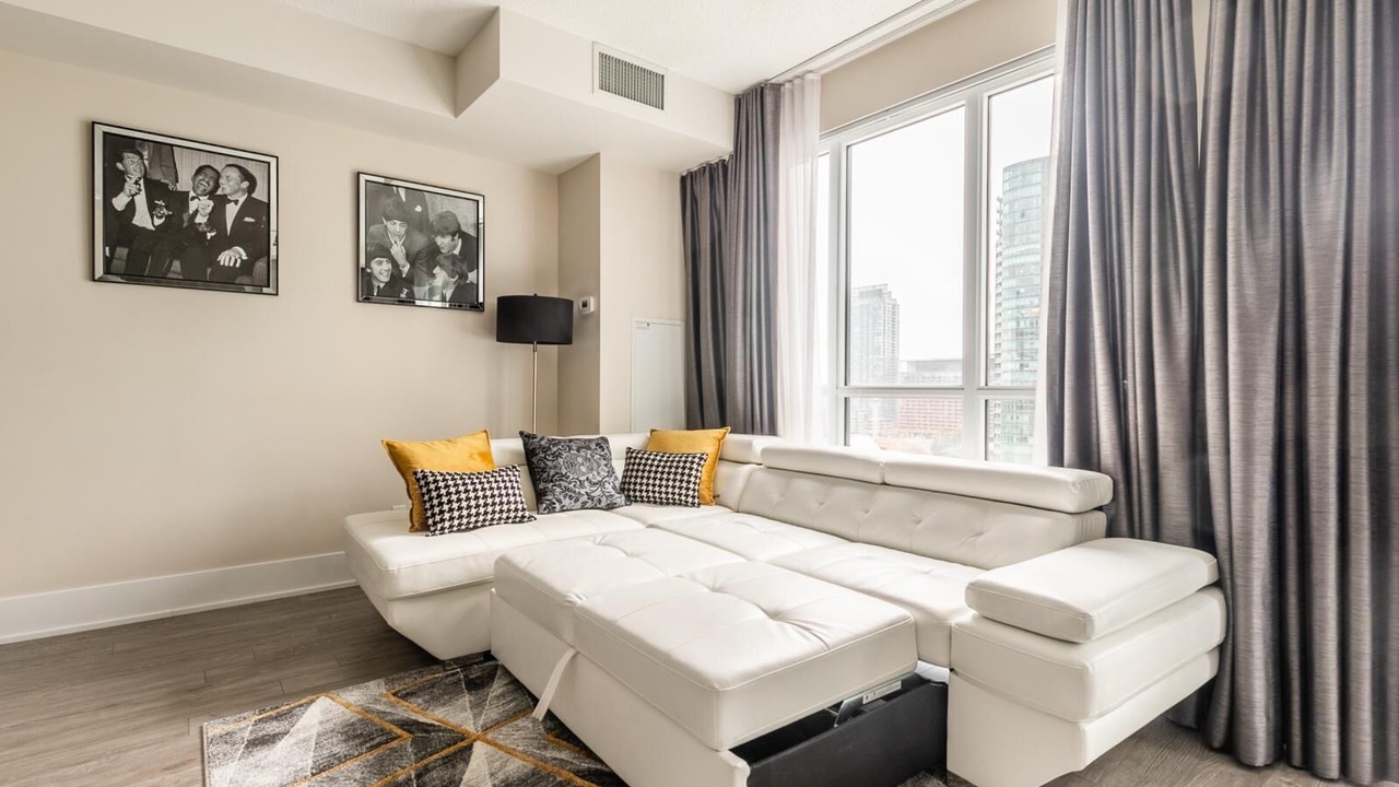 Photo of Livingroom in Toronto Entertainment District