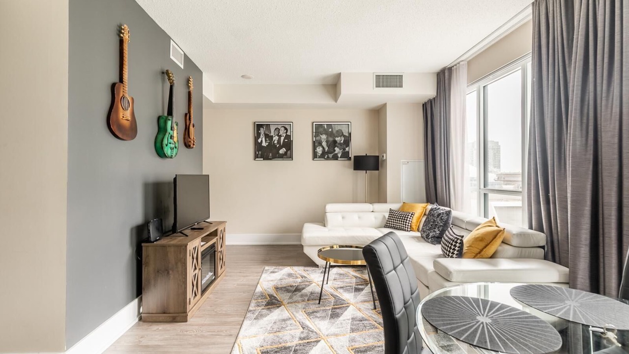 Photo of Livingroom in Toronto Entertainment District