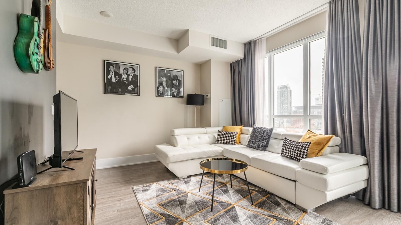 Photo of Livingroom in Toronto Entertainment District