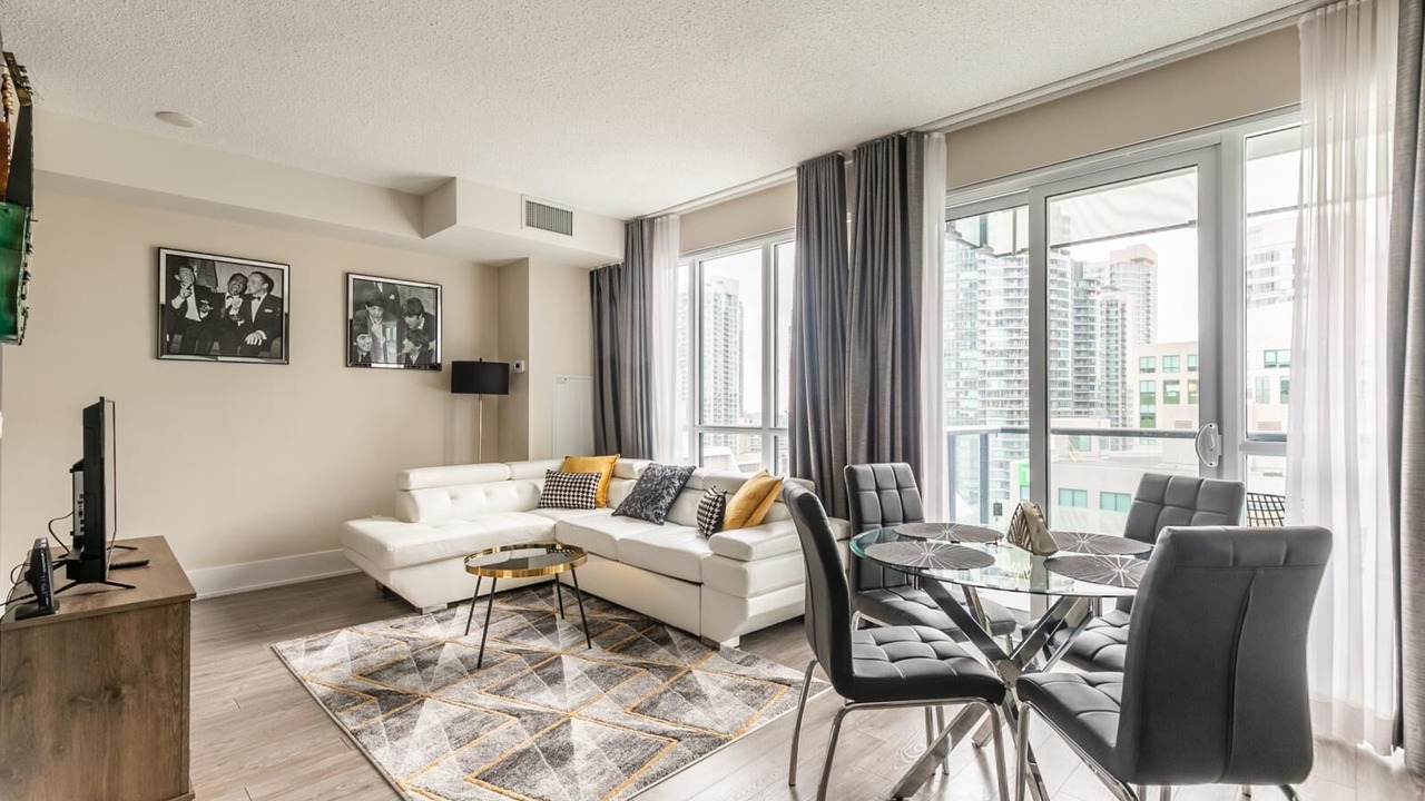 Photo of Livingroom in Toronto Entertainment District