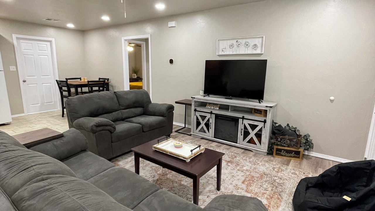 Photo of Livingroom in Ada