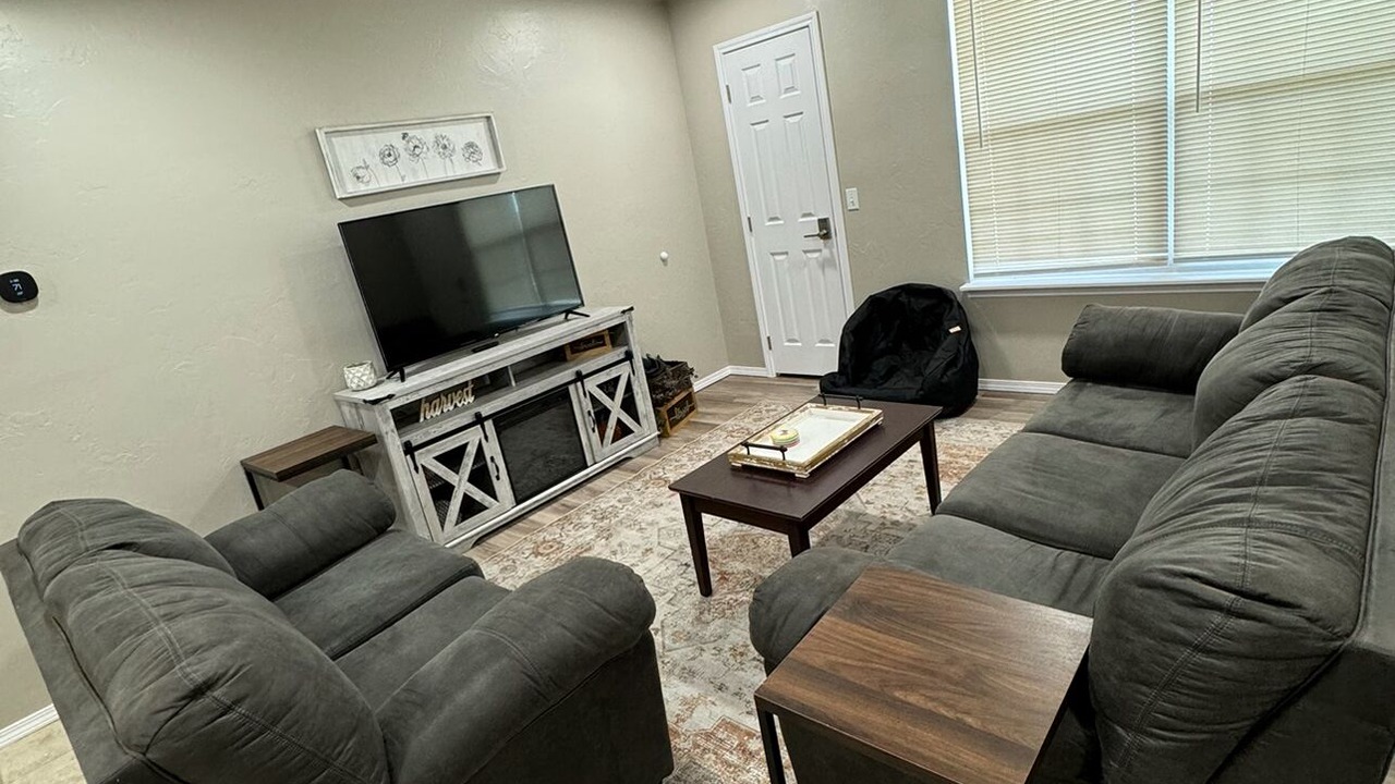 Photo of Livingroom in Ada