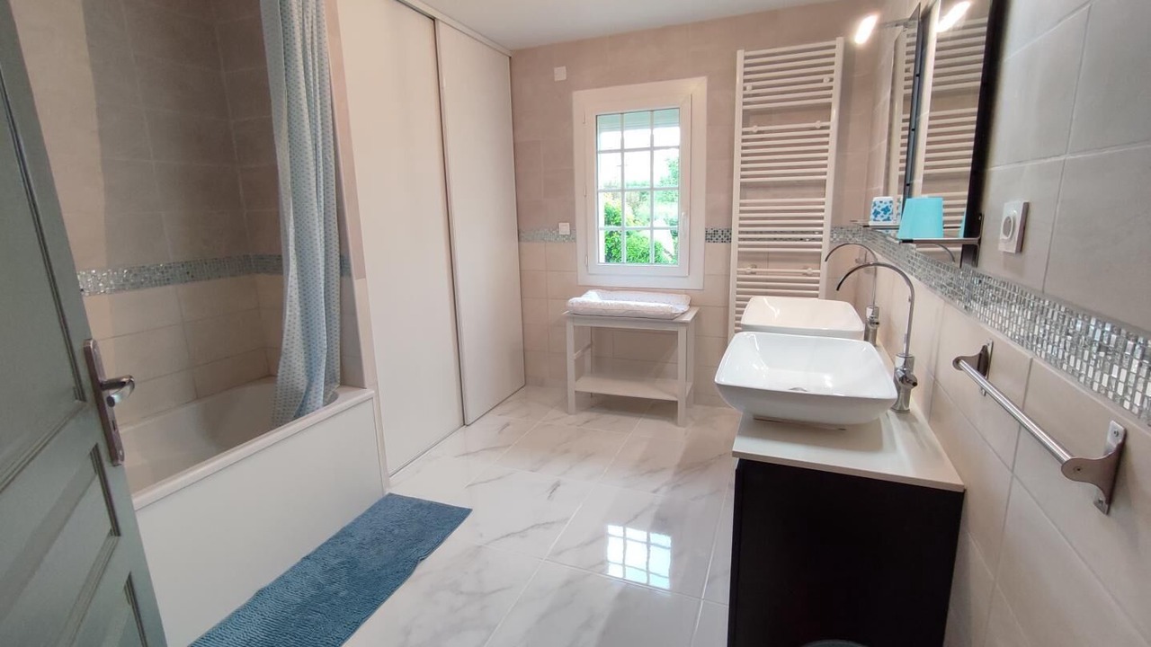 Photo of Bathroom in Claville-Motteville