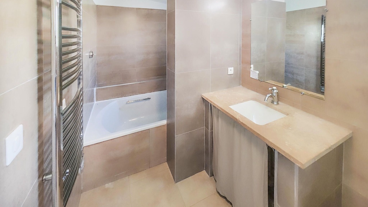 Photo of Bathroom in Saint-Laurent-de-la-Cabrerisse