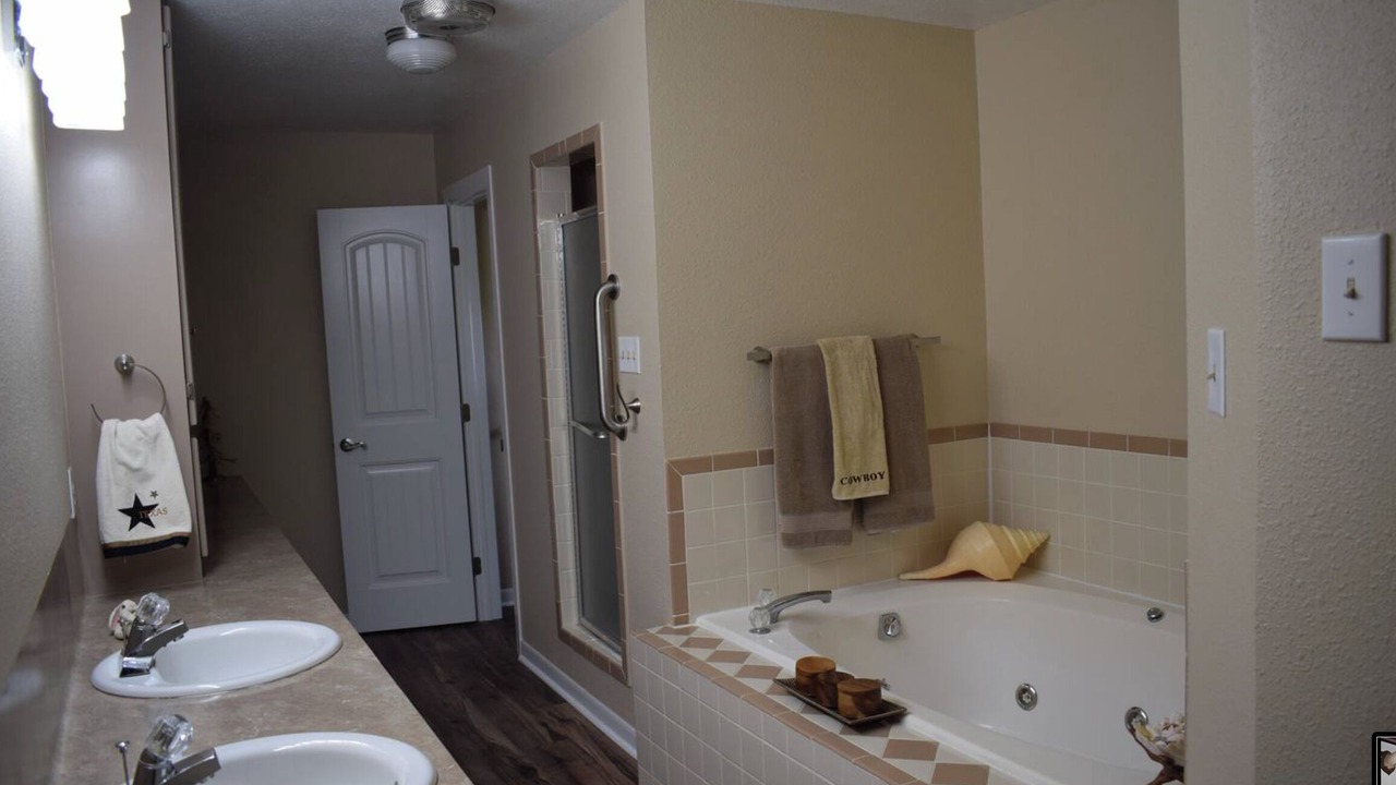 Photo of Bathroom in Pettus