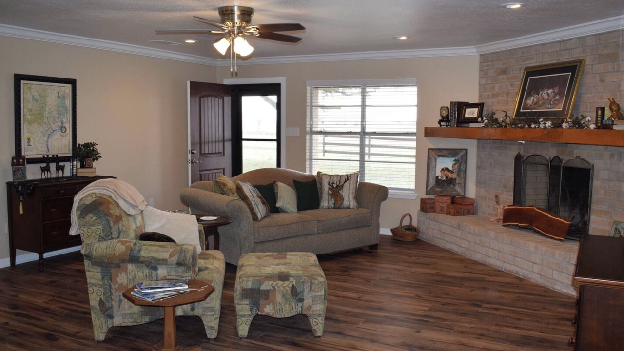Photo of Livingroom in Pettus