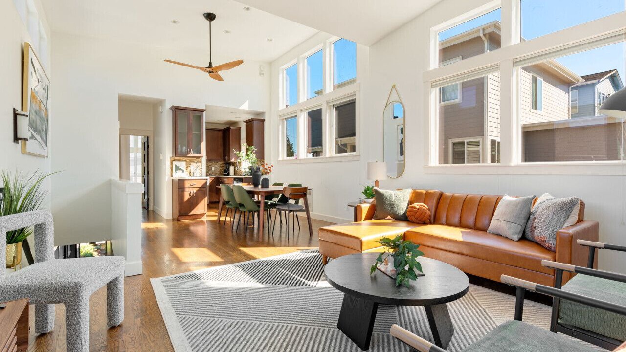 Photo of Livingroom in Seattle Metro Area