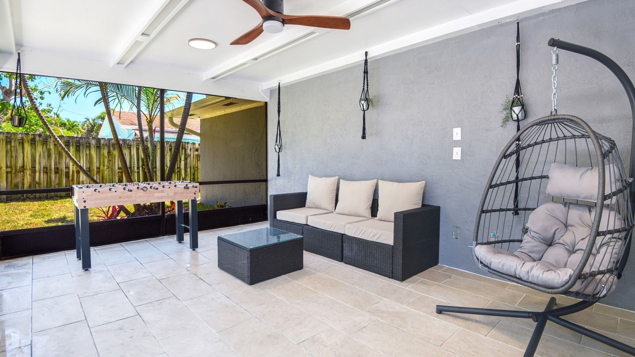 Photo of Patio Balcony in Tropic Palms
