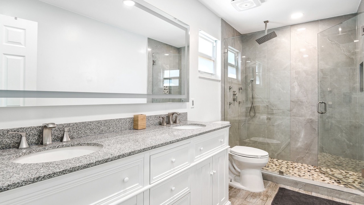 Photo of Bathroom in Tropic Palms
