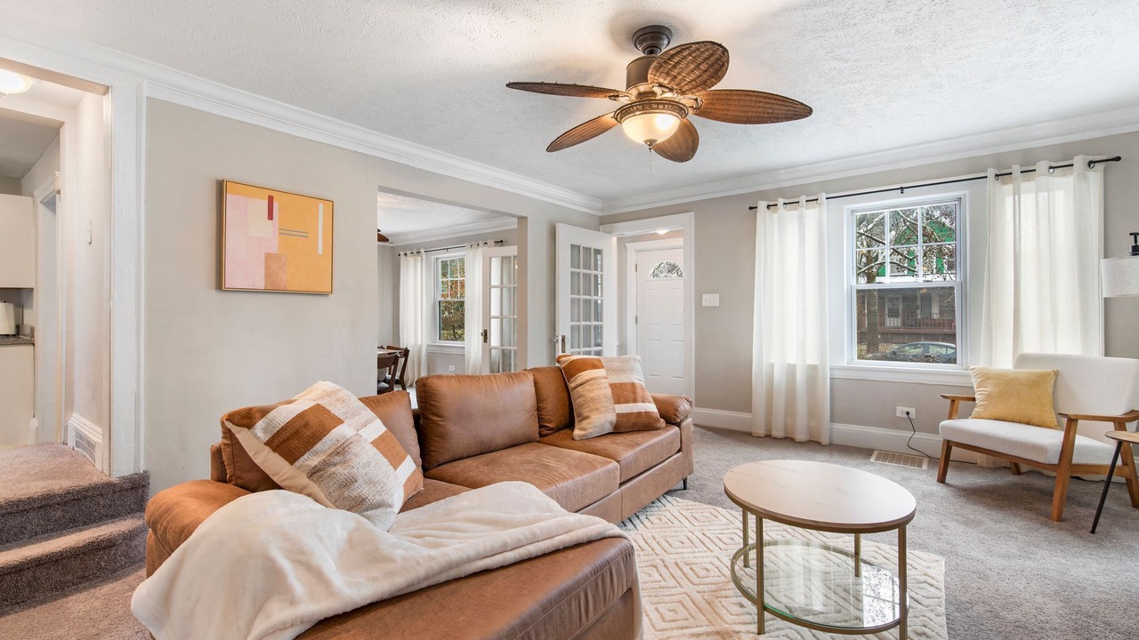 Photo of Livingroom in Cleveland