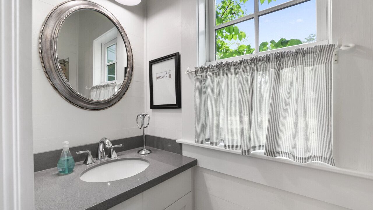 Photo of Bathroom in Sealy