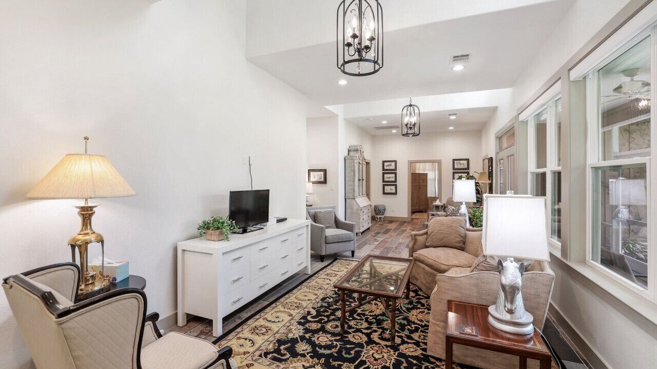 Photo of Livingroom in Sealy