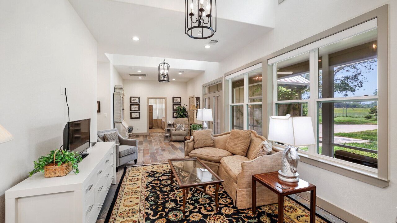 Photo of Livingroom in Sealy