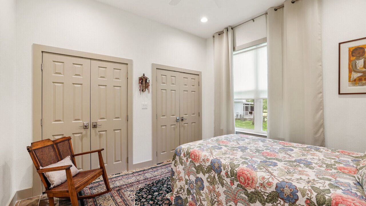 Photo of Bedroom in Sealy