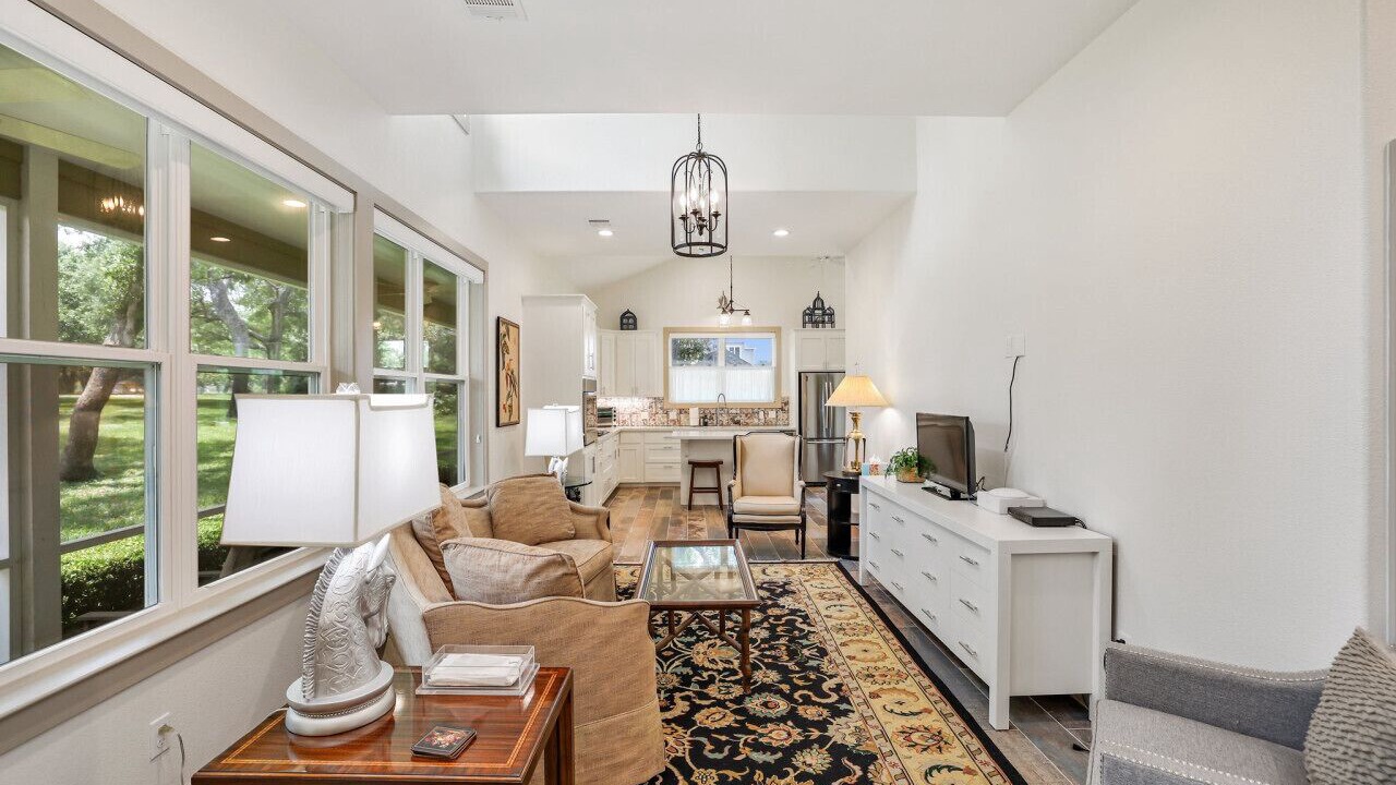 Photo of Livingroom in Sealy