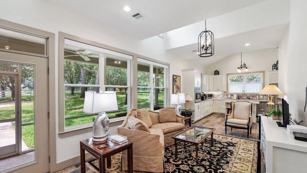 Photo of Livingroom in Sealy