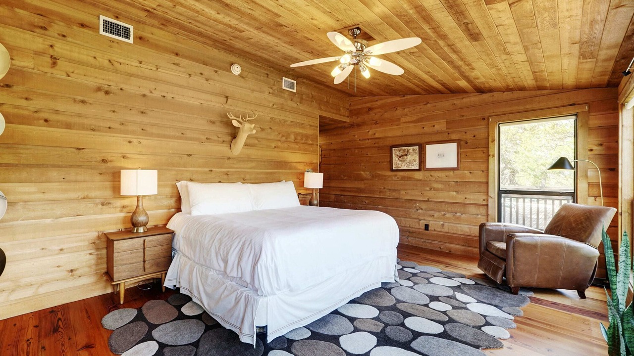 Photo of Bedroom in Lost Creek