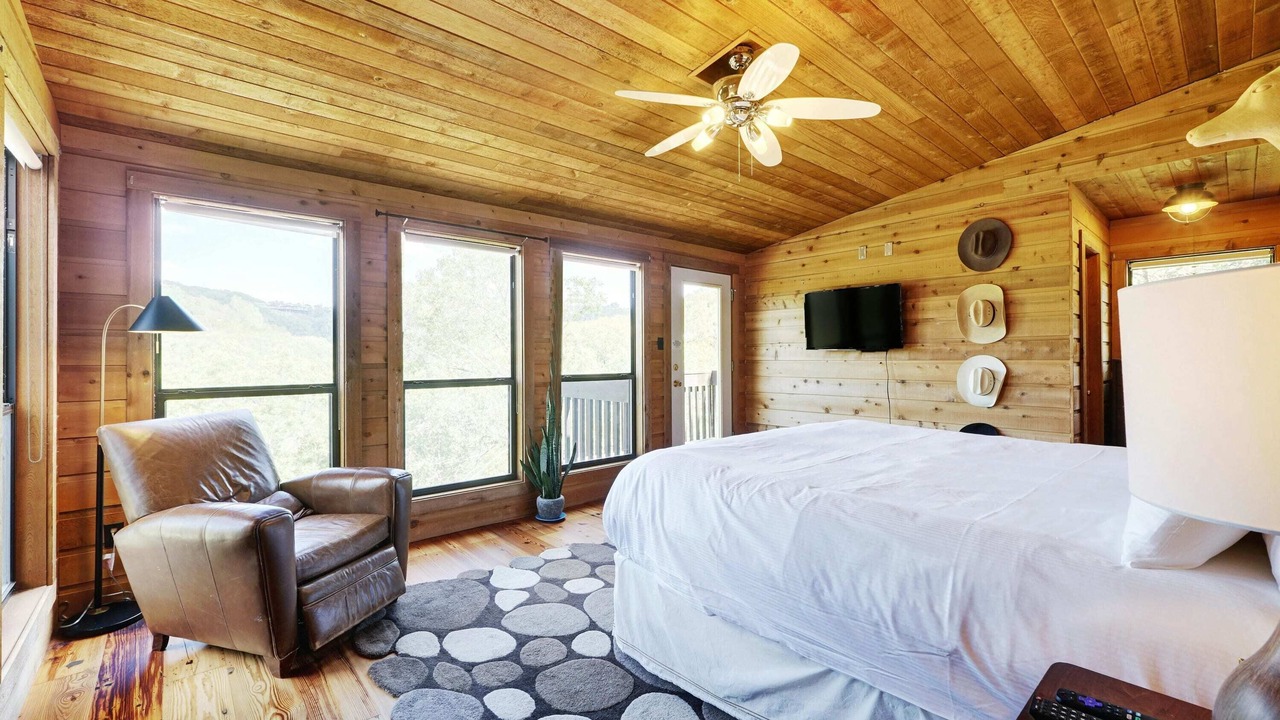 Photo of Bedroom in Lost Creek