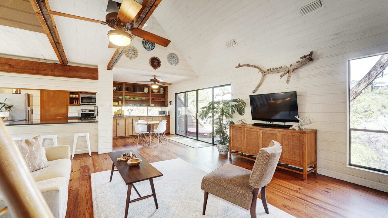 Photo of Livingroom in Lost Creek