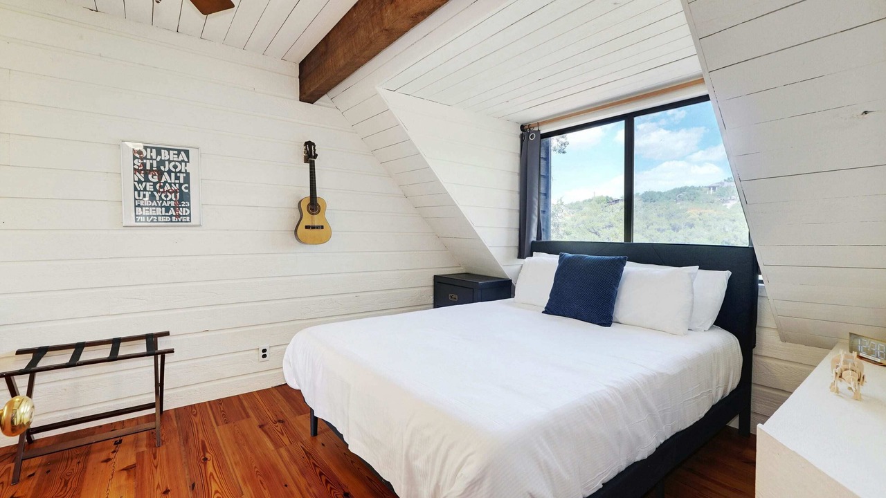 Photo of Bedroom in Lost Creek