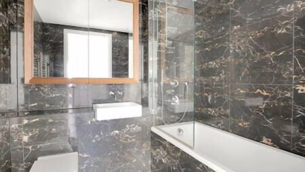 Photo of Others in Canary Wharf