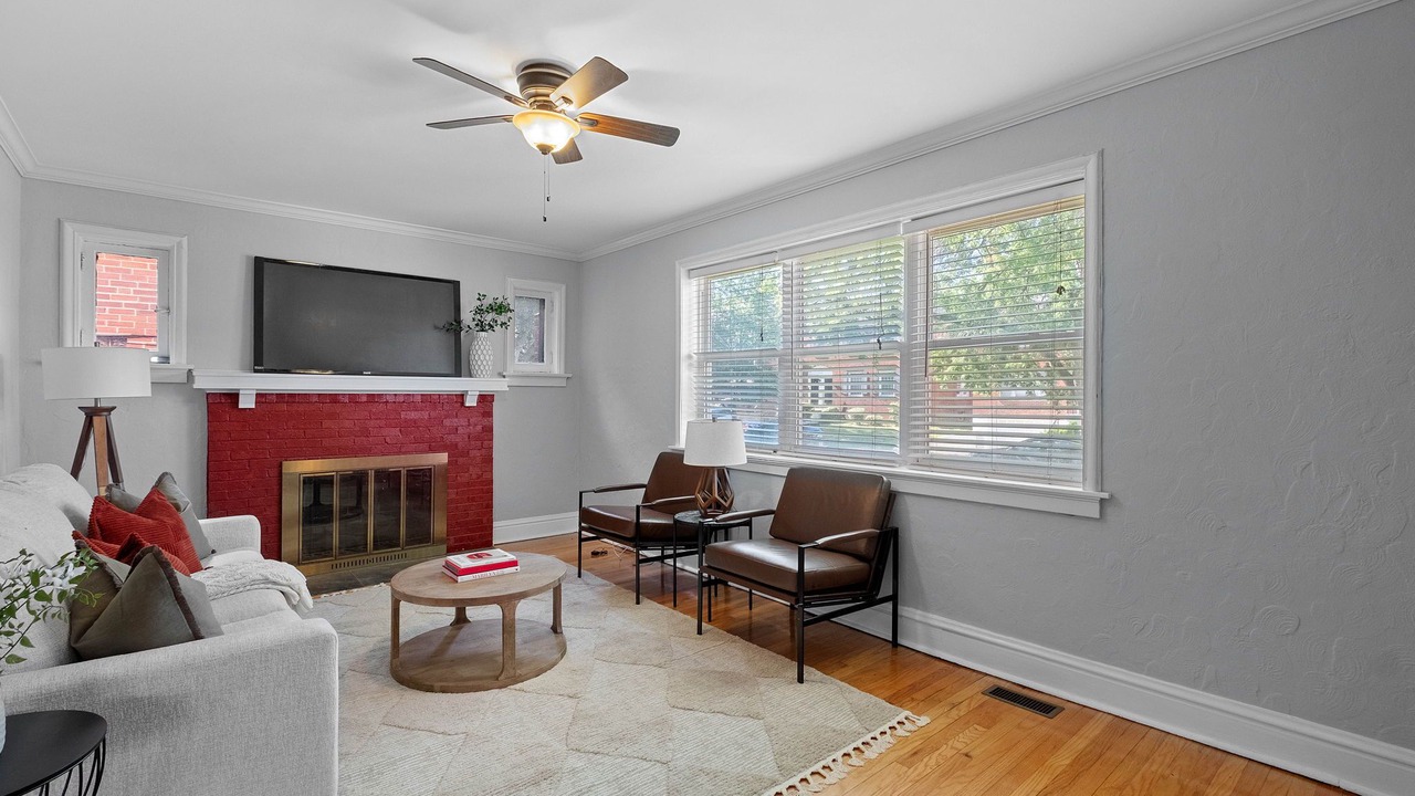 Photo of Livingroom in University City