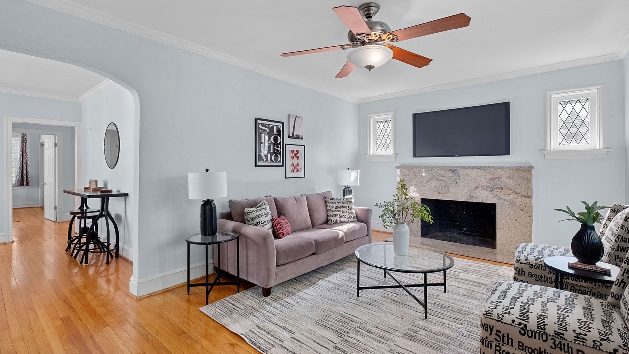 Photo of Livingroom in University City