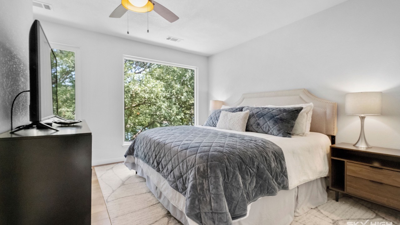 Photo of Bedroom in Garfield