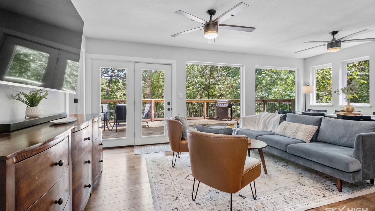 Photo of Livingroom in Garfield