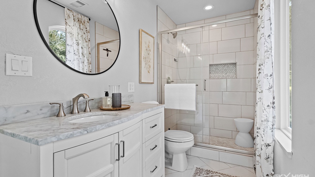 Photo of Bathroom in Garfield