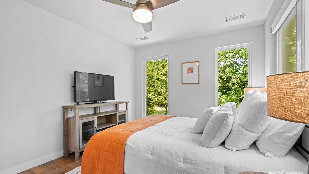 Photo of Bedroom in Garfield