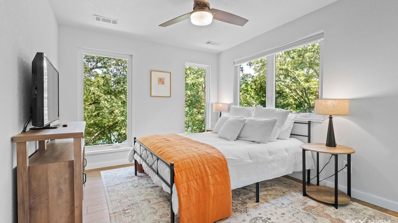 Photo of Bedroom in Garfield