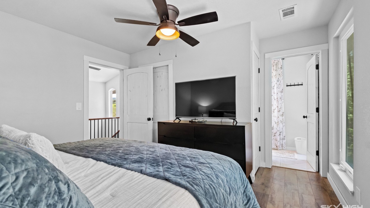 Photo of Bedroom in Garfield