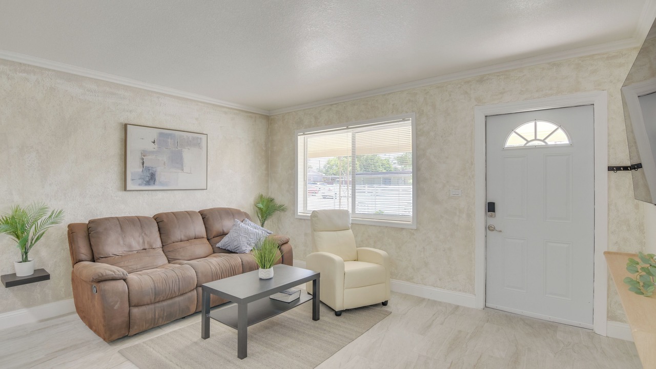 Photo of Livingroom in Miami Gardens