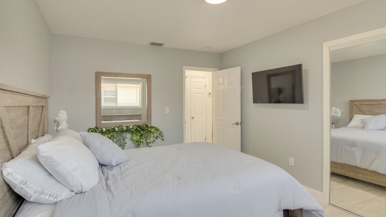 Photo of Bedroom in Miami Gardens