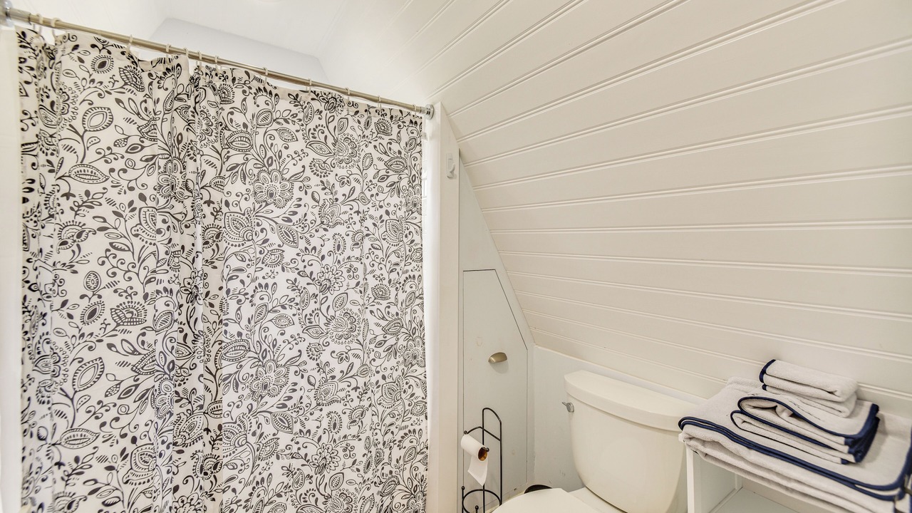 Photo of Bathroom in Albemarle Sound