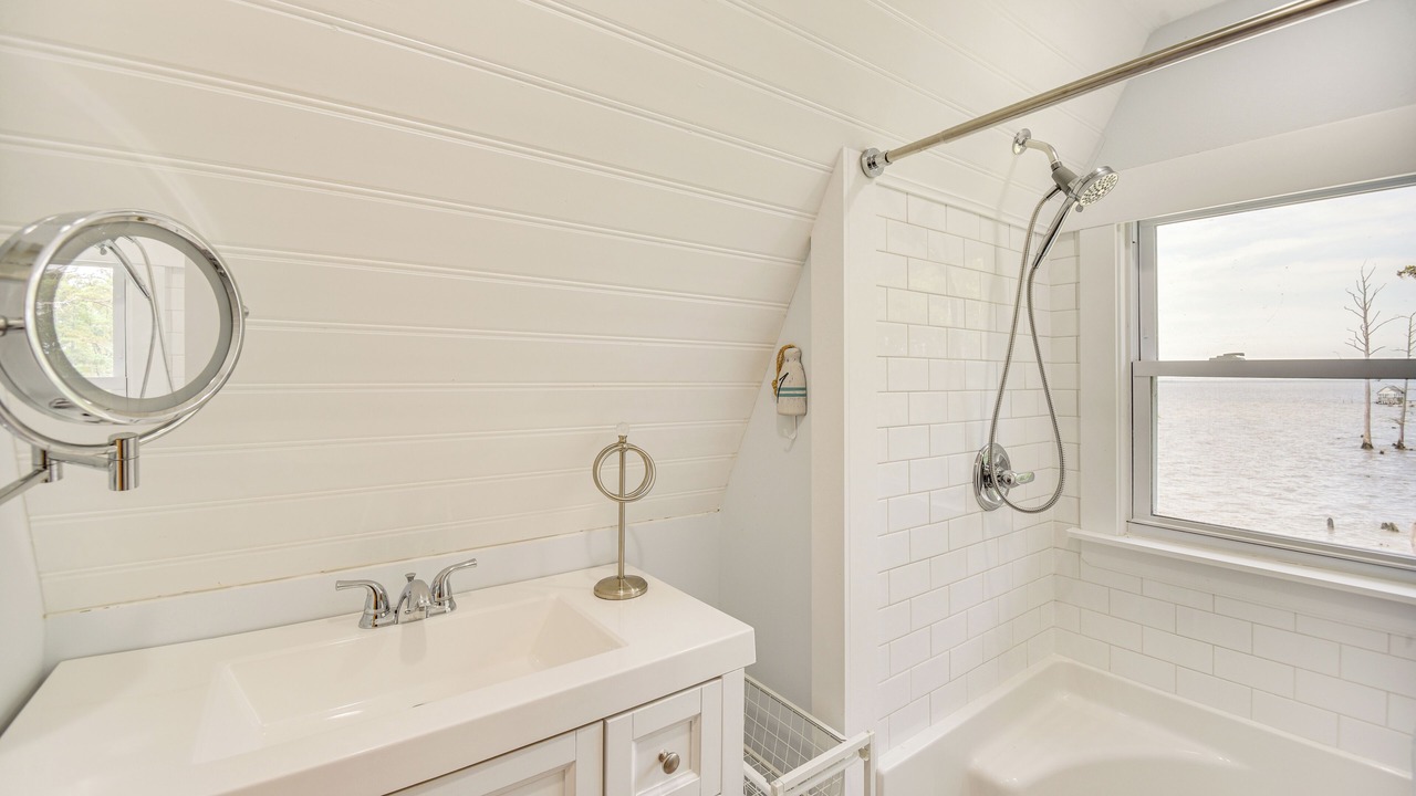 Photo of Bathroom in Albemarle Sound
