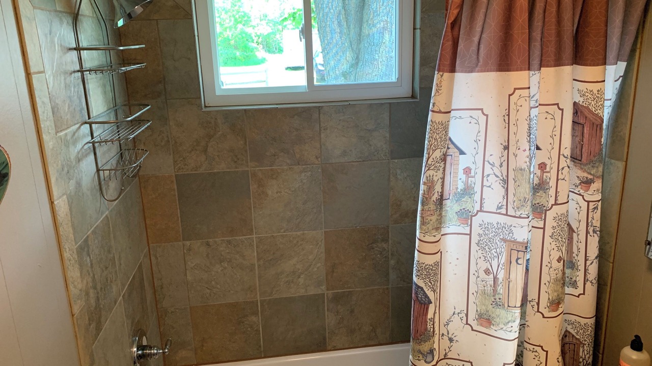 Photo of Bathroom in Hale